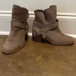 Women's UGG Taupe Ankle Boots 7